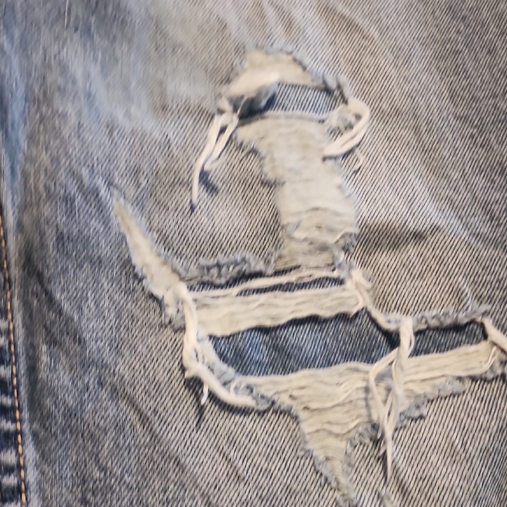 Old Navy Women's Light Blue Relaxed Jeans - Picture 4 of 9